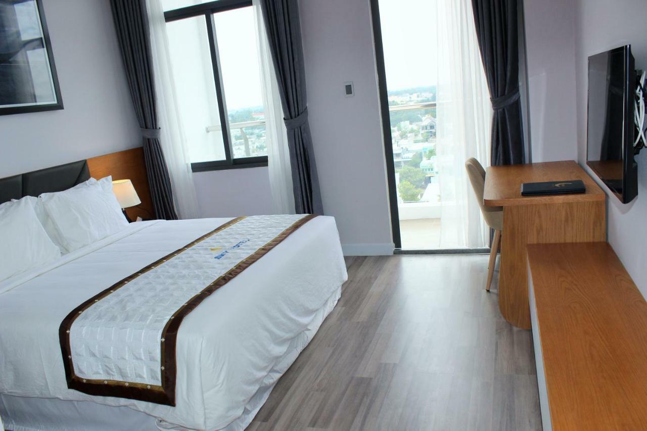 Sky Hotel Hong Ngu Esterno foto